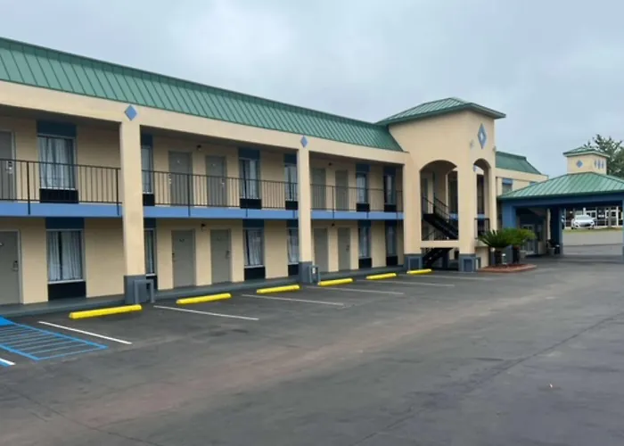 Days Inn By Wyndham Greenville