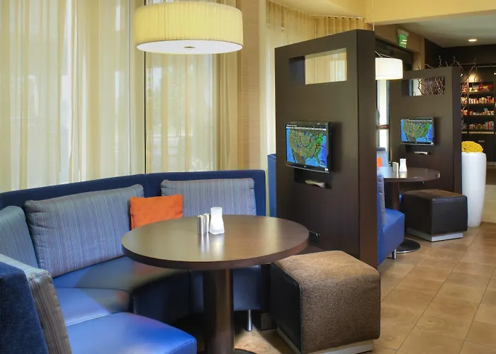 Courtyard By Marriott Chicago Naperville