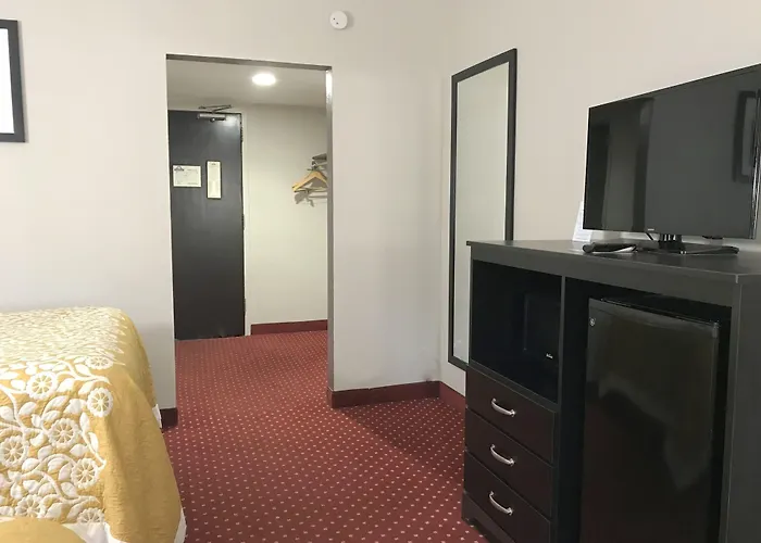 Days Inn By Wyndham Livonia Canton Detroit