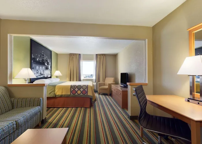 Super 8 By Wyndham Lees Summit