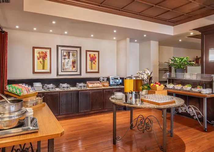 Doubletree By Hilton Hotel And Conference Center Chicago North Shore