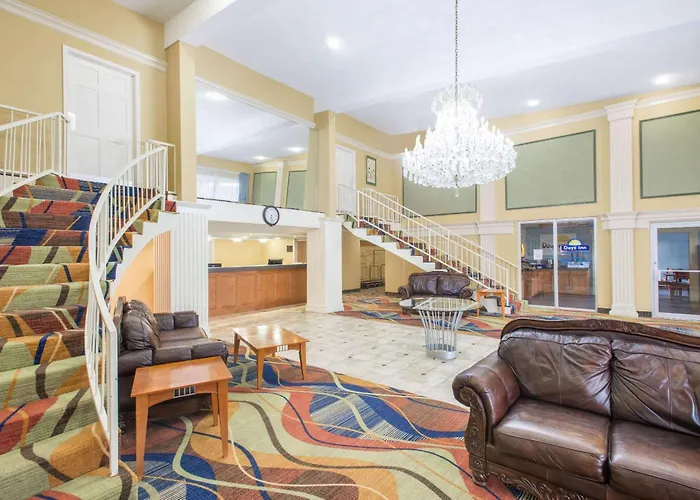 Days Inn By Wyndham Roanoke Hollins Near I-81