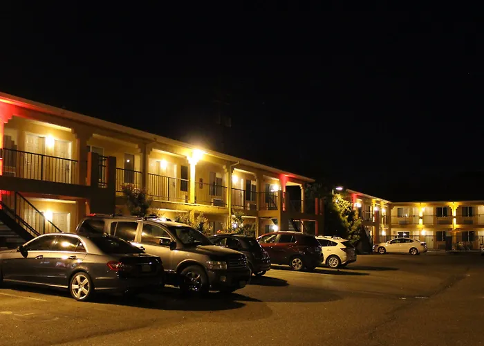 Econo Lodge Inn & Suites Lodi - Wine Country Area