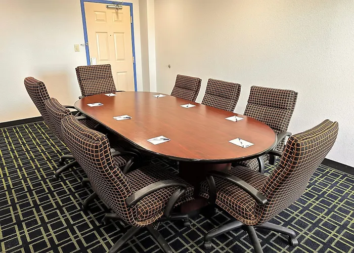 Travelodge By Wyndham Fort Wayne North