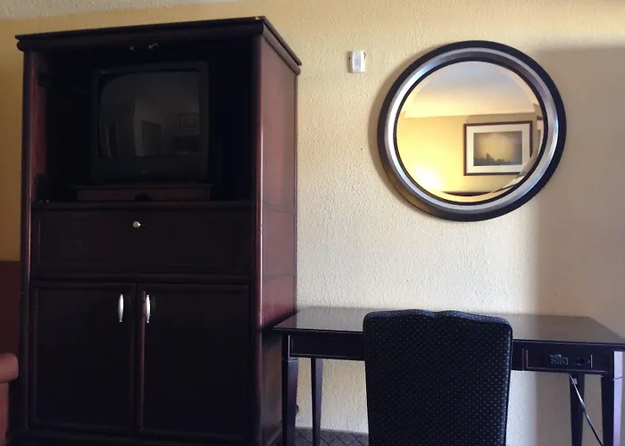 Travel Inn & Suites