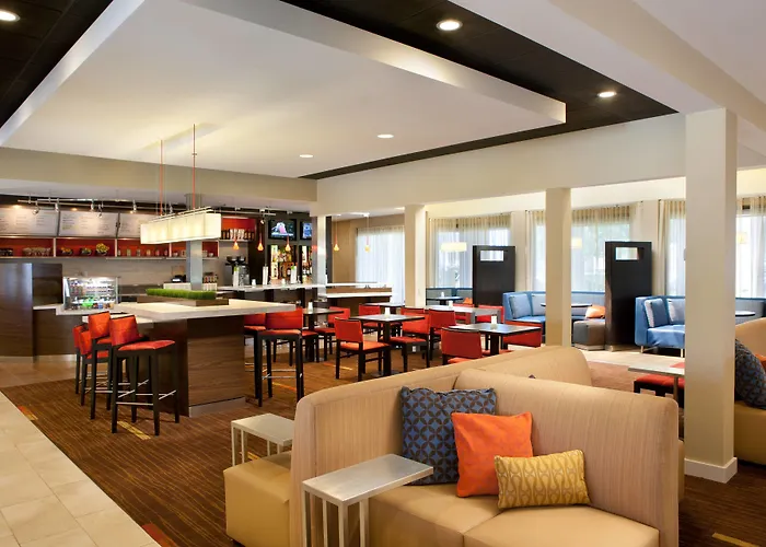 Courtyard By Marriott Bakersfield