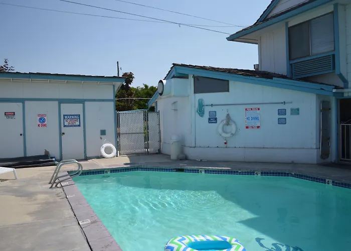 Nampa Inn & Suites