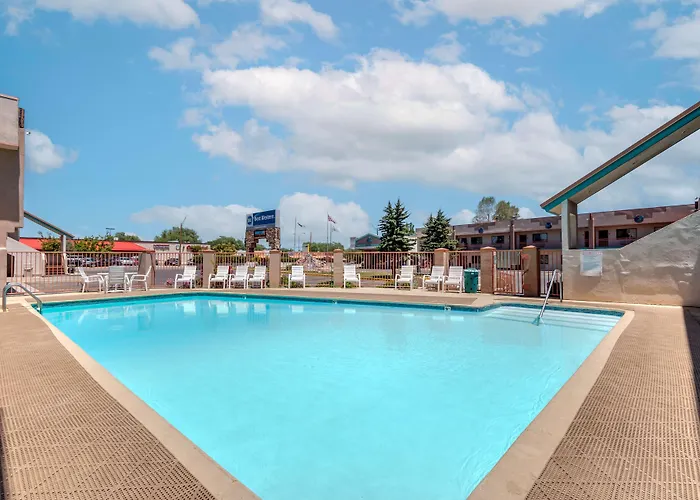 Turquoise Inn & Suites