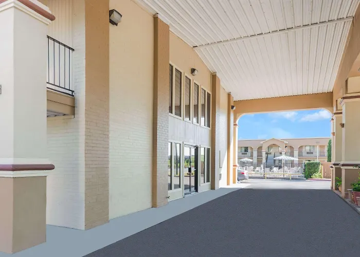 Days Inn By Wyndham San Marcos