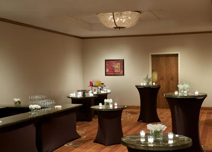 Sheraton Minneapolis West Hotel
