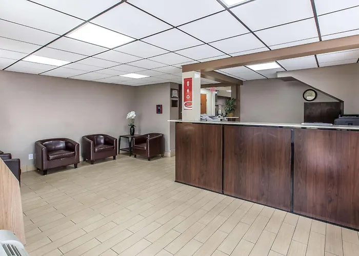 Econo Lodge Savannah Midtown