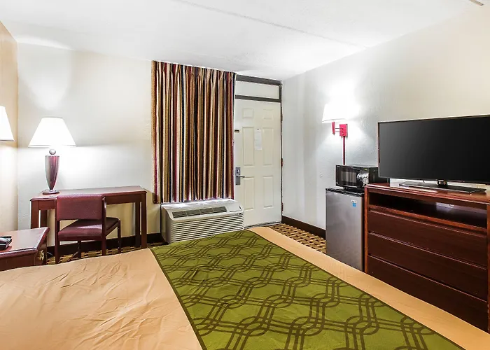 Econo Lodge Savannah Midtown