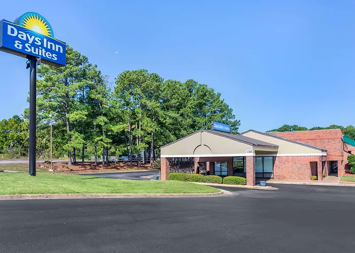 Days Inn & Suites By Wyndham Rocky Mount Golden East