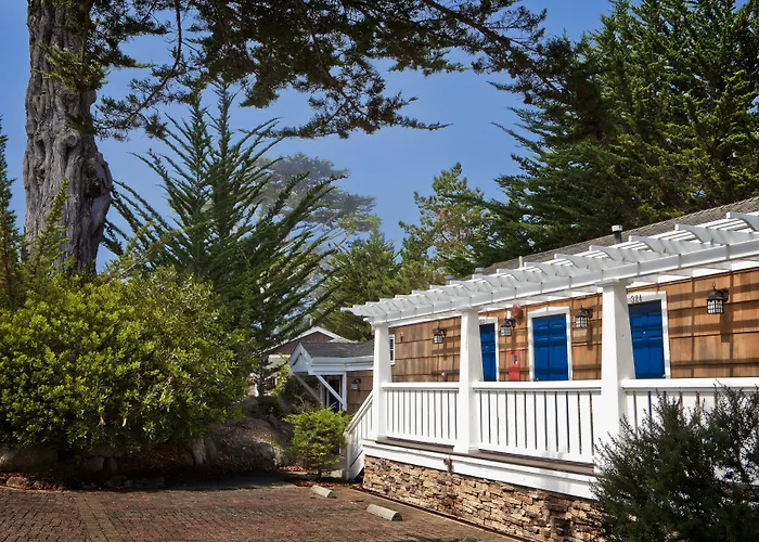 Lighthouse Lodge & Cottages
