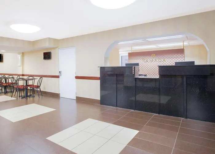 Ramada By Wyndham Edgewood Hotel & Conference Center