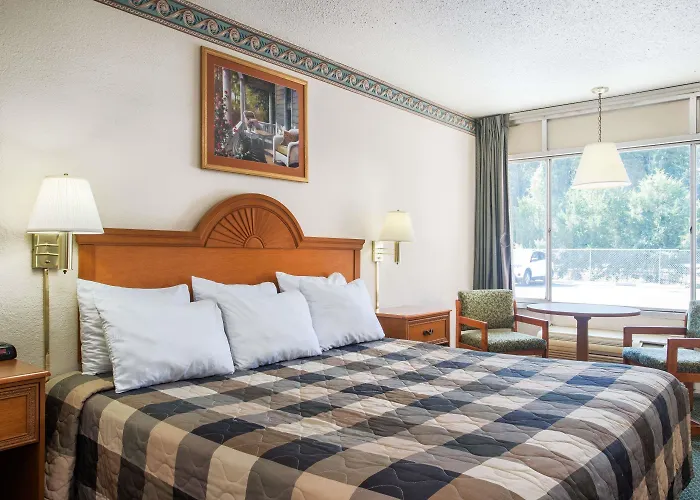 Days Inn By Wyndham Lake City I-75
