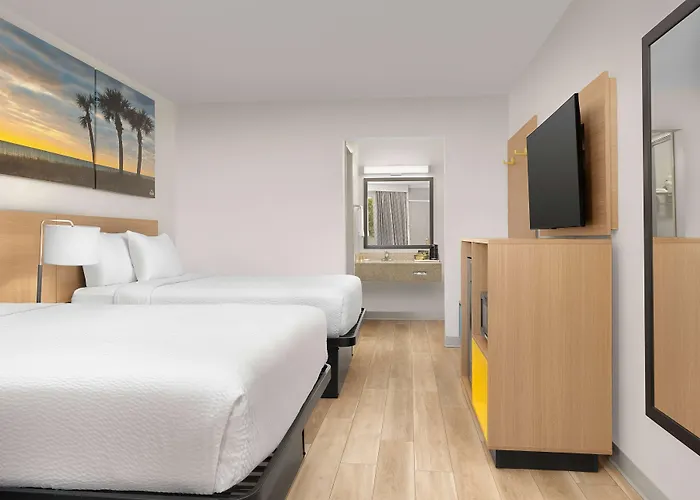 Days Inn By Wyndham Lake City I-75