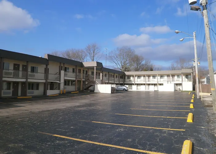 Richmond Inn & Suites Near Dayton I-70