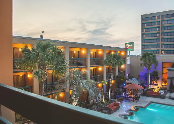 Mcm Elegante Hotel & Conference Center