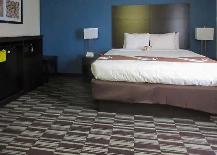 Quality Inn Farmington