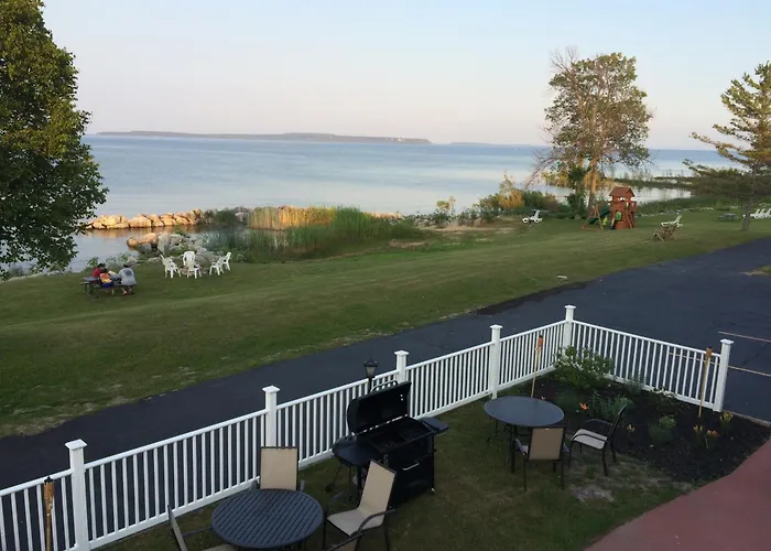 Baymont By Wyndham St. Ignace Lakefront