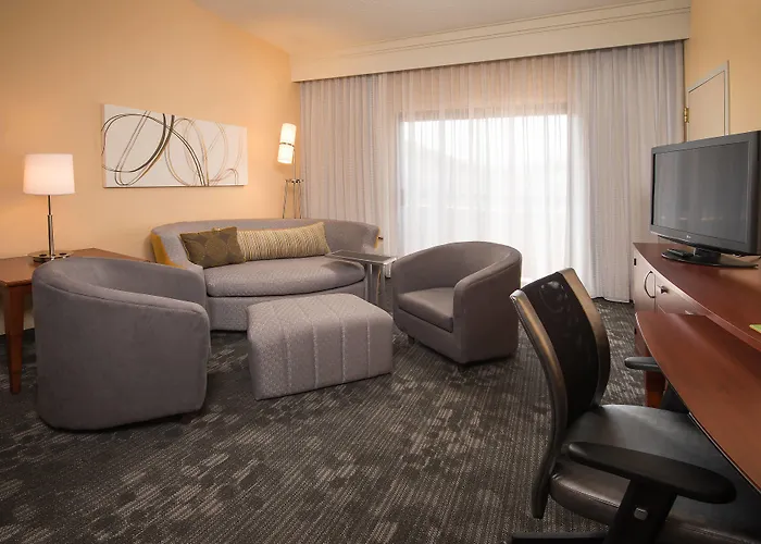 Courtyard By Marriott New Carrollton Landover