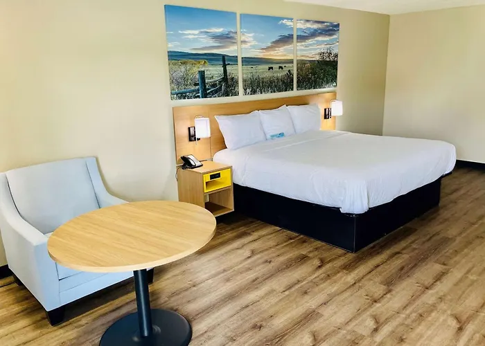 Days Inn By Wyndham Burleson Ft. Worth