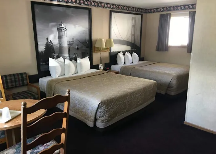Super 8 Beachfront By Wyndham Mackinaw City, Mi