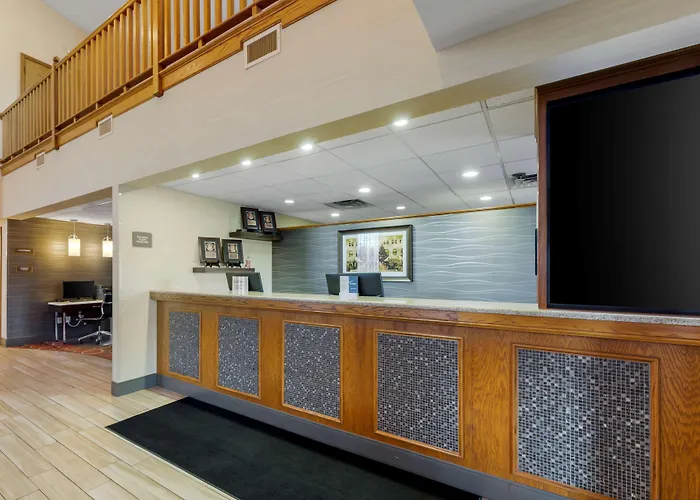 Best Western Falcon Plaza - Bowling Green