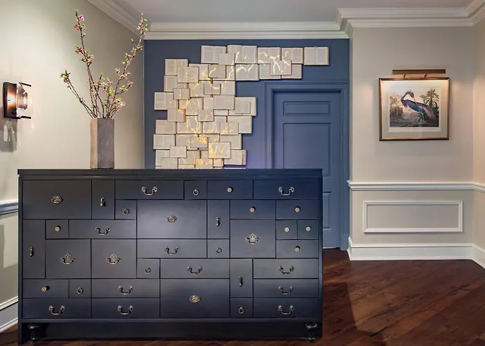 Morrison House Old Town Alexandria, Autograph Collection