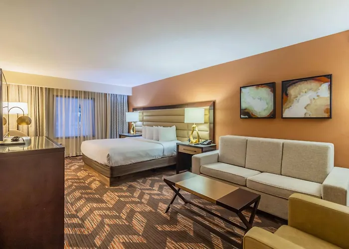 Doubletree By Hilton Lawrence