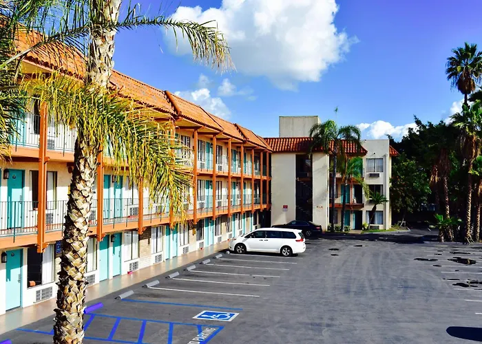 Days Inn By Wyndham Anaheim Near The Park