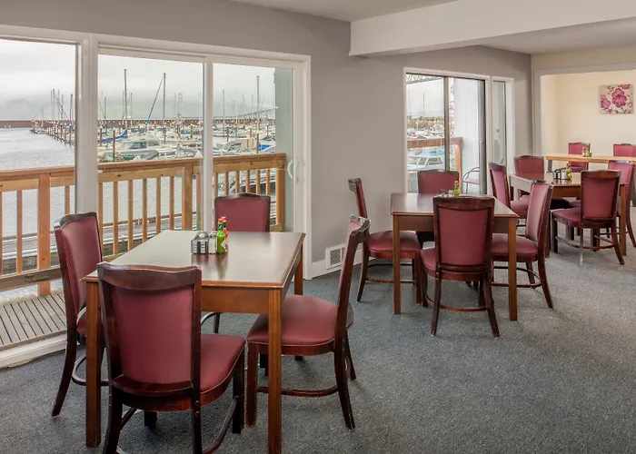 Astoria Riverwalk Inn