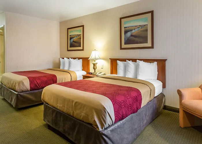 Econo Lodge Inn & Suites Riverside - Corona
