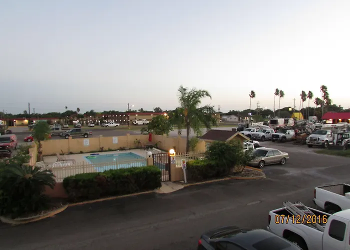 Super 8 By Wyndham Kingsville