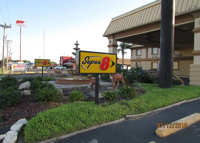 Super 8 By Wyndham Kingsville