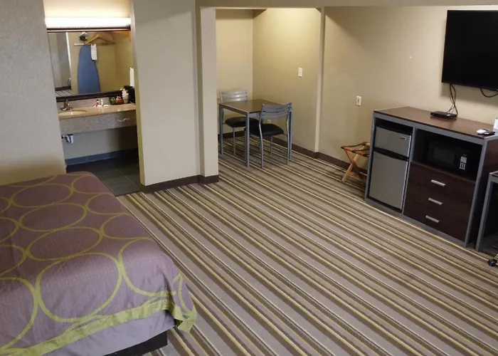 Super 8 By Wyndham Kingsville