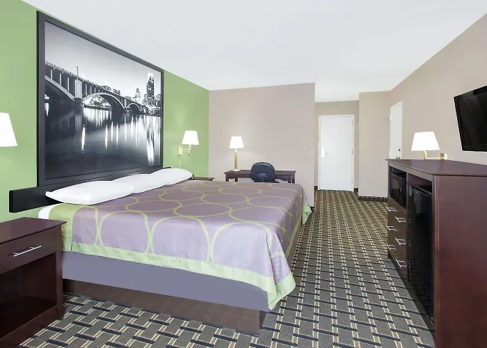 Super 8 By Wyndham Grand Prairie North