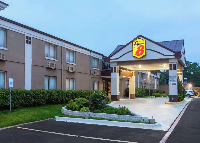 Super 8 By Wyndham Grand Prairie North