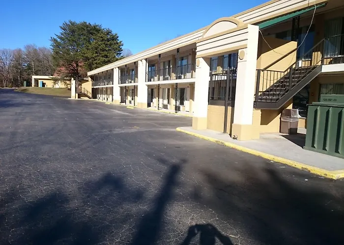 Super 8 By Wyndham Asheville Airport