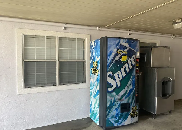 Super 8 By Wyndham Terrell