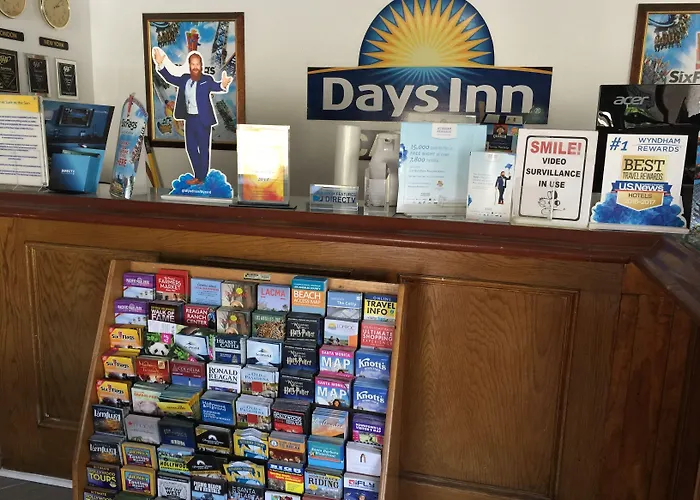 Days Inn By Wyndham Castaic Six Flags Magic Mountain