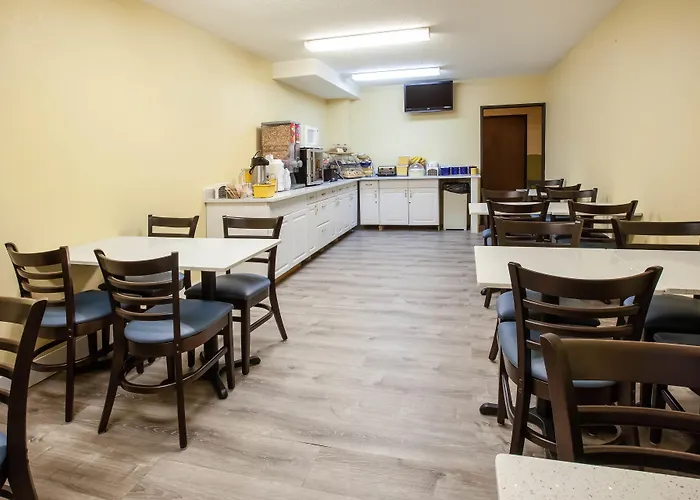 Days Inn By Wyndham Cadillac