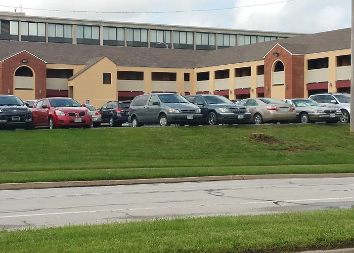 Super 8 By Wyndham Kansas City Airport North