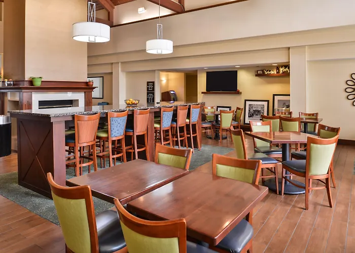 Hampton Inn & Suites Newport News-Airport - Oyster Point Area