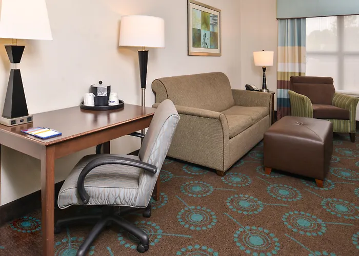 Hampton Inn & Suites Newport News-Airport - Oyster Point Area