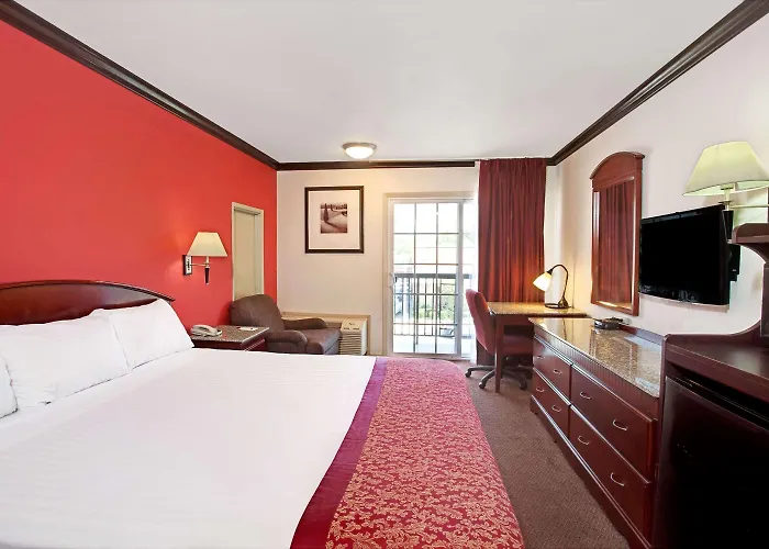 Ramada By Wyndham Pasadena