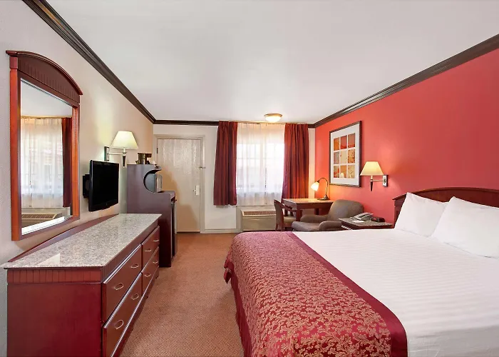 Ramada By Wyndham Pasadena