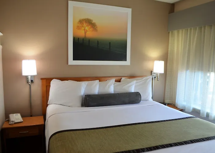 Days Inn & Suites By Wyndham Madison