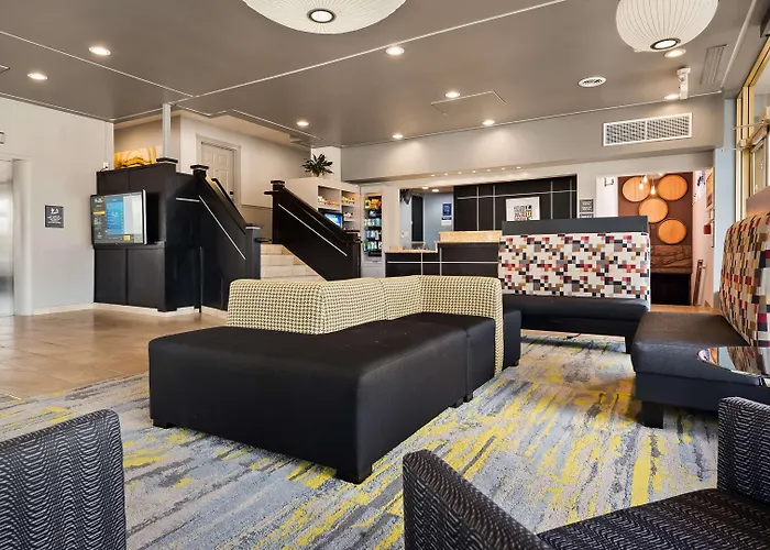 Best Western Plus Milwaukee West